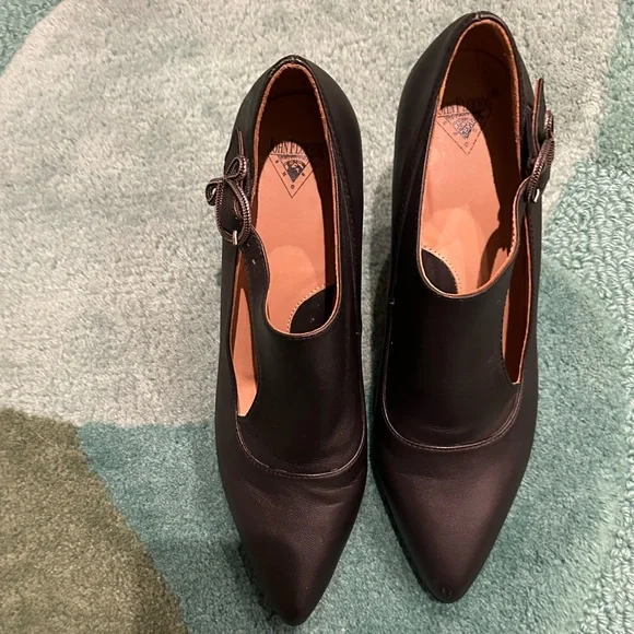 Fluevog LIKE NEW Poser Darla black asymmetrical buckle heel w/ side cutout - 8 - Picture 9 of 16